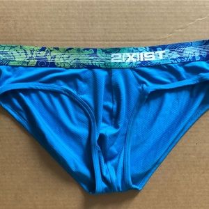 3 mens Medium brief boxers